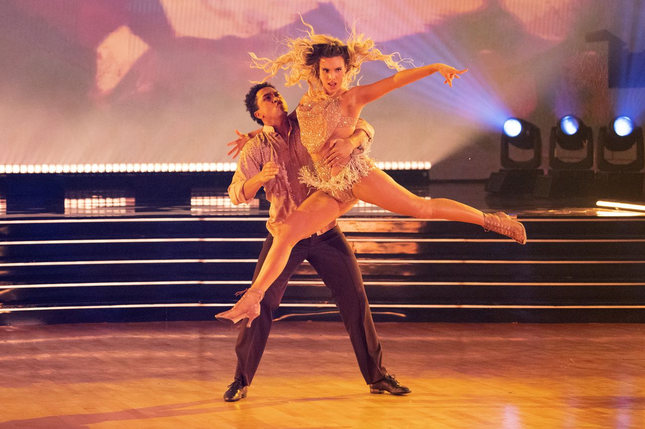 Dancing stars got off who voted tonight eliminated finale bethany derek hough mota part